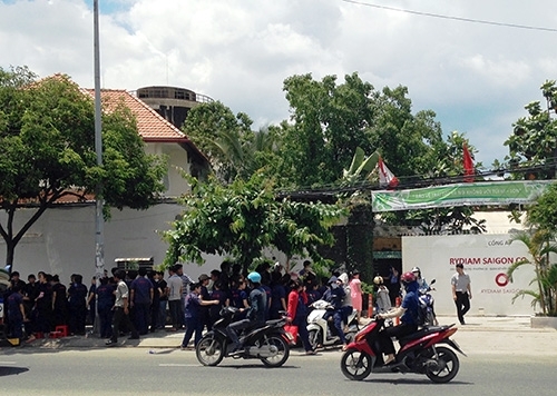 Công ty mất kim cương, 300 công nhân bị buộc ở lại tìm