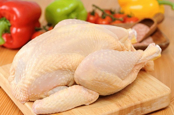 Cách dễ dàng phân biệt thịt gà Mỹ  "rẻ ngang rau muống "