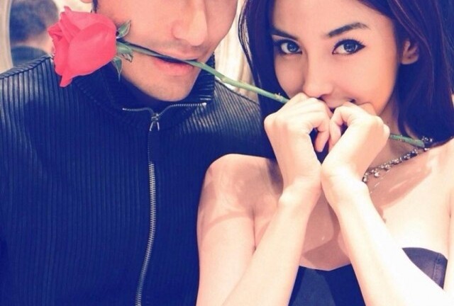 Những cặp đôi “trâu già gặm cỏ non” nổi tiếng của Cbiz