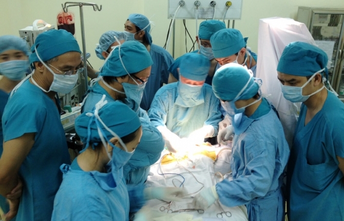 Hành trình vượt qua cửa tử của bé sơ sinh bị đâm xuyên sọ