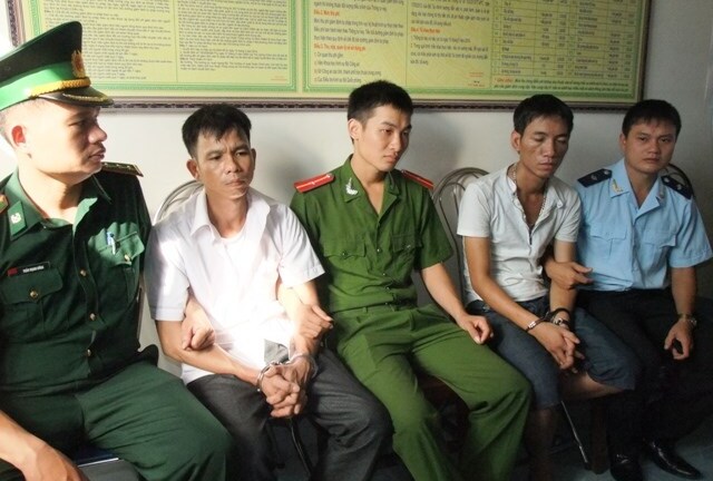 Đánh sập đường dây phân phối