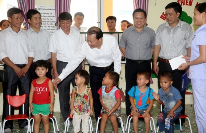 Xây dựng nông thôn mới là để người dân no ấm