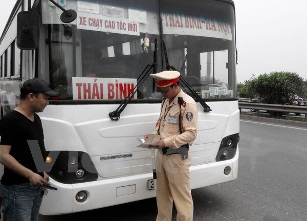 Công bố 12 đường dây nóng tiếp nhận phản ánh về an toàn giao thông