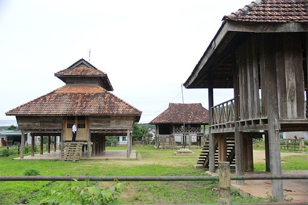 Độc đáo tục 