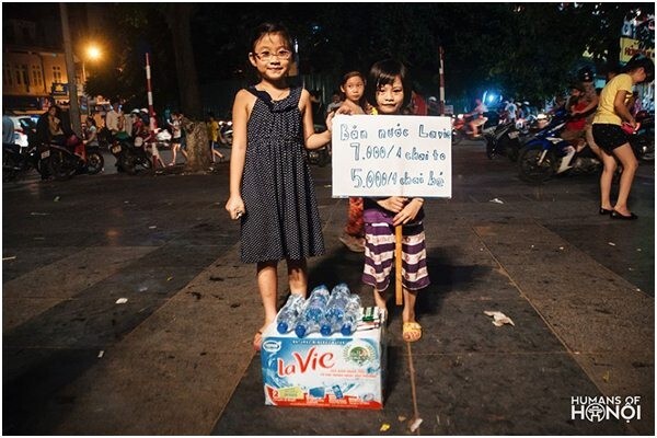 Bé gái Hà Nội học tỉ phú, tự đi bán nước lấy tiền học bơi