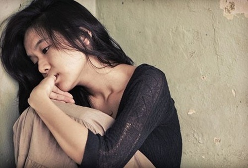 “Ép dầu ép mỡ ai nỡ ép duyên, sao mẹ nỡ ‘bán’ con đi”