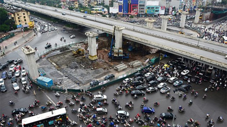 Hà Nội: Đường Nguyễn Trãi ùn tắc vì nhà thầu rào đường không hợp lý?