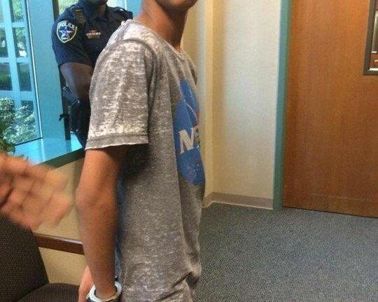 Tổng thống Obama mời cậu bé chế 