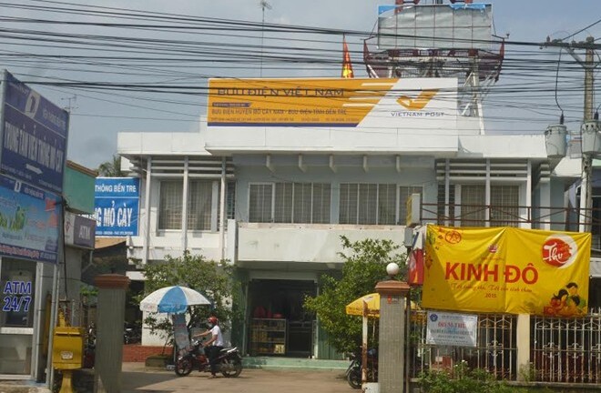 Cổng sắt nặng hơn 200 kg đè tử vong nhân viên bảo vệ