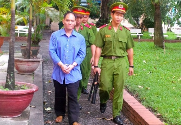 Tài xế taxi đánh chết người lái xe ôm vì tranh chỗ đỗ xe