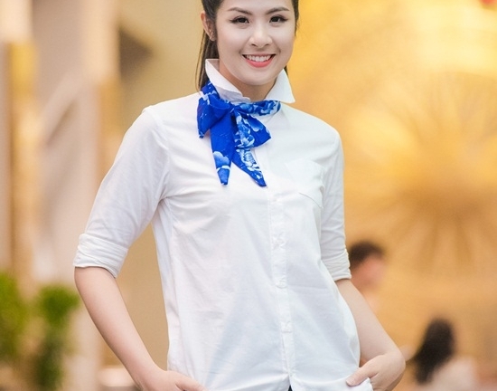 Ngọc Hân mở màn Tuần lễ thời trang Việt Nam xuân hè 2016