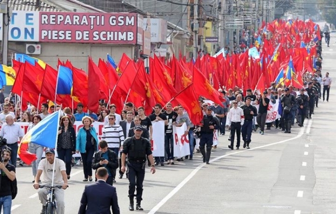 Hàng chục ngàn người biểu tình vì “vụ lừa đảo thế kỷ” tại Moldova
