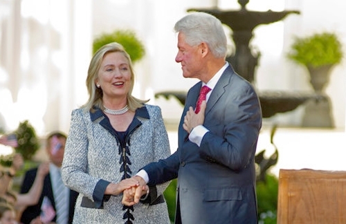 Ông Bill Clinton bênh vực phu nhân về bê bối email 