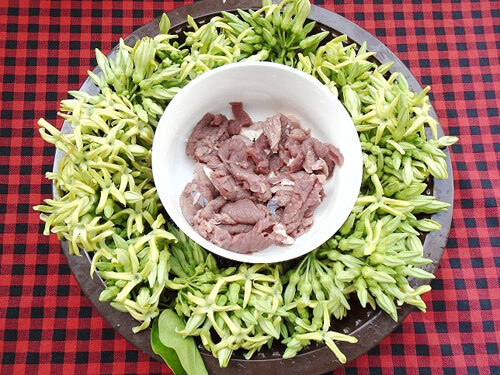 Thịt bò xào hoa thiên lý thơm ngon cho bữa cơm trưa