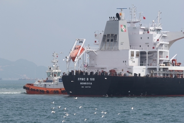 Tàu hàng có trọng tải lớn nhất từ trước tới nay cập cảng Việt Nam