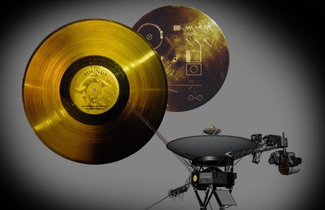 Con người đã đưa lên không gian những gì?