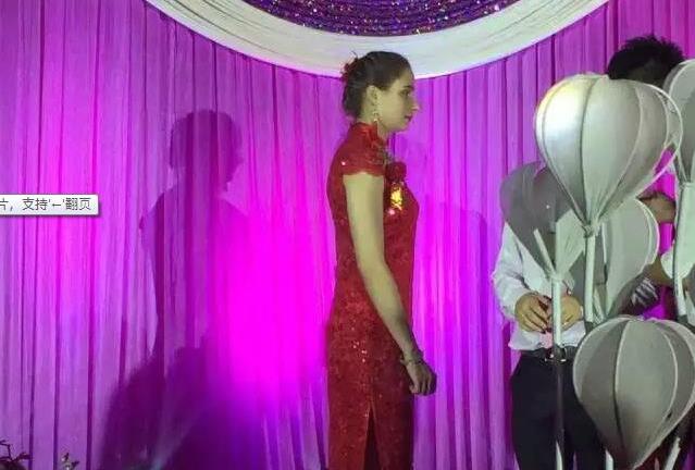 Đám cưới lạ mắt bằng dàn xe môi trường của cô dâu xinh đẹp người Đức