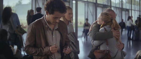 Lời cầu hôn bằng vỏ kẹo cao su sẽ khiến bạn rơi nước mắt vì xúc động