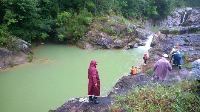 Rủ nhau đi câu cá, 4 học sinh sẩy chân chết đuối