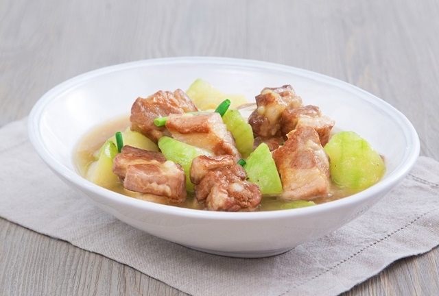 Canh đu đủ xanh hầm chân giò tốt cho hệ tiêu hóa