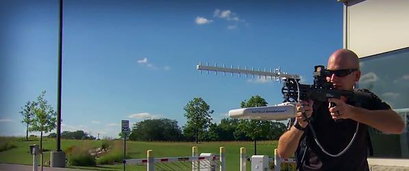  Súng vô tuyến hạ gục máy bay không người lái trong “một nốt nhạc” 