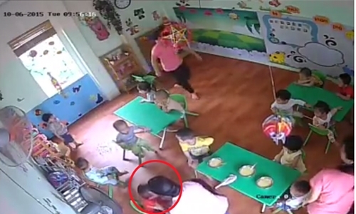 Từ những vụ bảo mẫu hành hạ trẻ em, đến việc cấp phép: “Cháy nhà ra mặt chuột”?