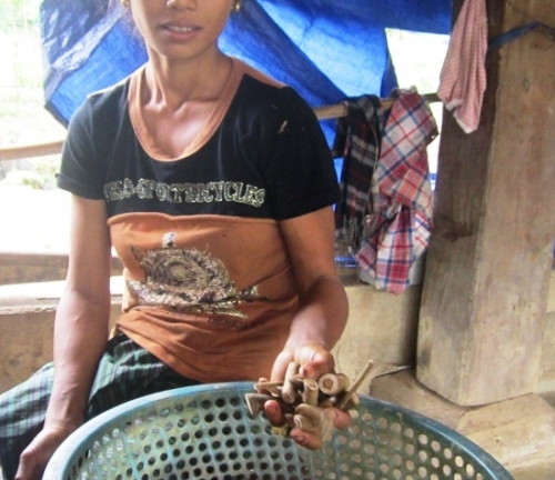 Về nơi sản phụ uống hàng trăm lít nước sôi trong 3 ngày sau sinh