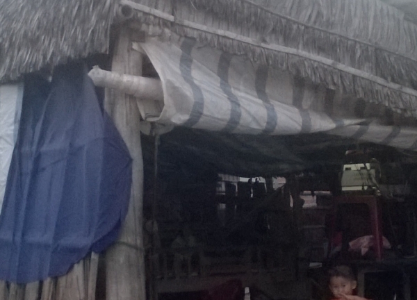 Cô bé tí hon 14 tuổi chỉ cao 50 cm, nặng chưa đầy 7kg