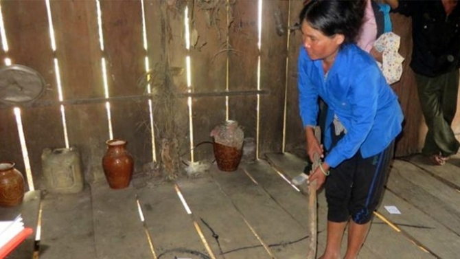 Vợ đánh chồng tử vong vì bị bắt đi mua rượu