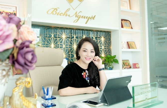 Trò chuyện với nữ doanh nhân xinh đẹp ngày 20/10