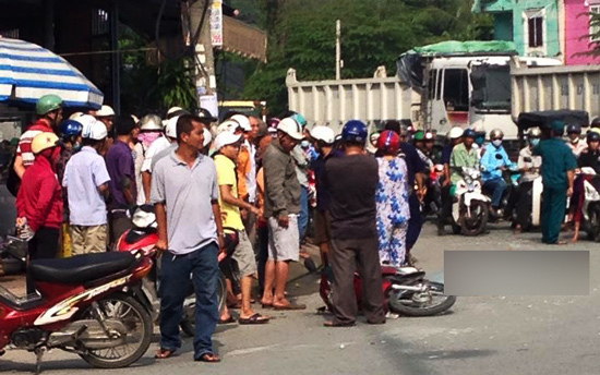 Một phụ nữ gặp nạn chết thảm dưới bánh xe tải