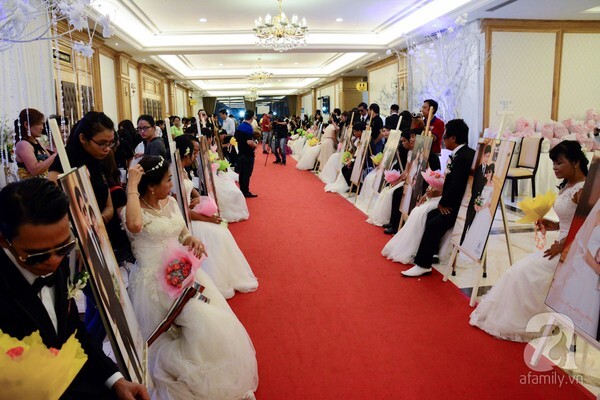 40 cô dâu khuyết tật nghẹn ngào hạnh phúc trong lễ cưới tập thể