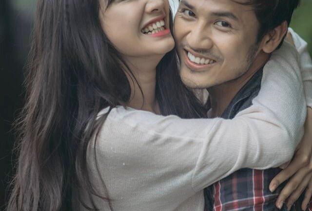 Sau Kang Tae Oh và Trường Giang, Nhã Phương e ấp bên trai lạ