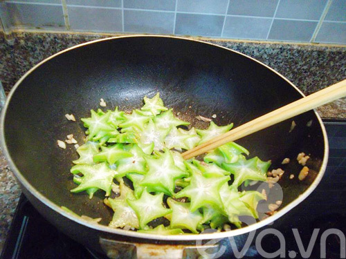 Thịt trâu xào khế thơm vị thịt, chua vị khế ngon bữa cơm gia đình