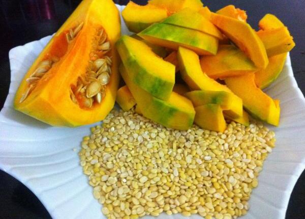 Chân giò hầm bí đỏ đơn giản bổ dưỡng bữa cơm đầu tuần