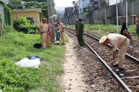 Thất thần đi trên đường sắt, người phụ nữ bị tàu hỏa cán tử vong