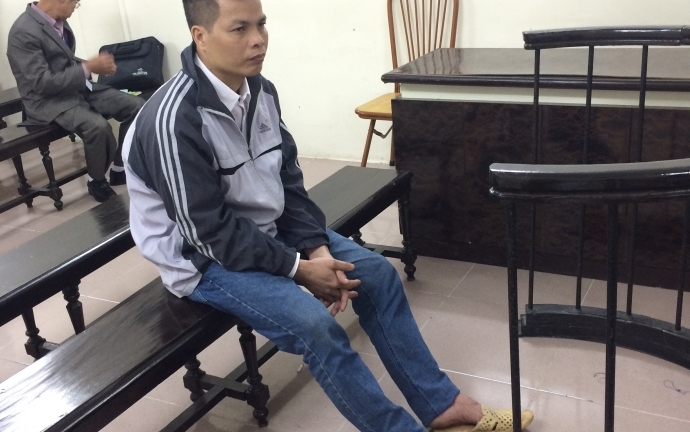 Cháu ném vỡ đầu chú vì tranh chấp đất đai