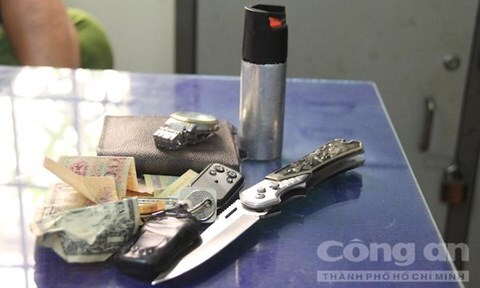 Tên trộm dùng dao chống trả công an khi bị đồng bọn bỏ rơi