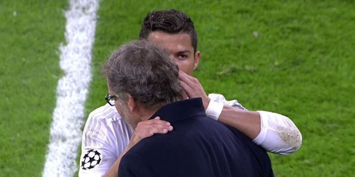 Bị chủ tịch Real chặn đường chất vấn, Ronaldo liên tục 