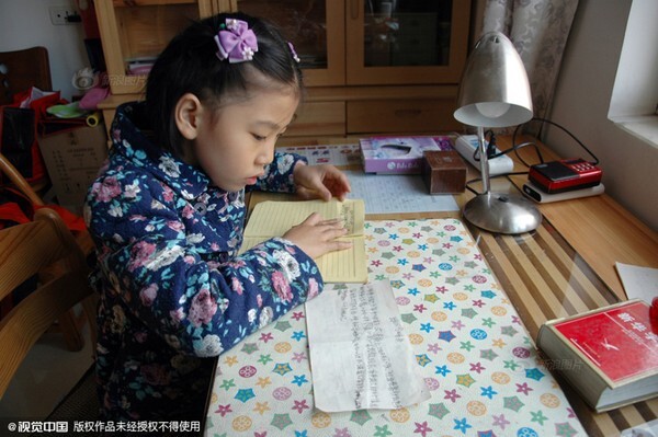 Bức thư đẫm nước mắt của bé gái 7 tuổi gửi bố đang nằm viện gây xúc động