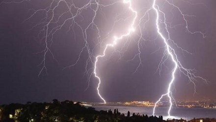 Một ngư dân bị sét đánh tử vong khi bắt mực ở gần biển 