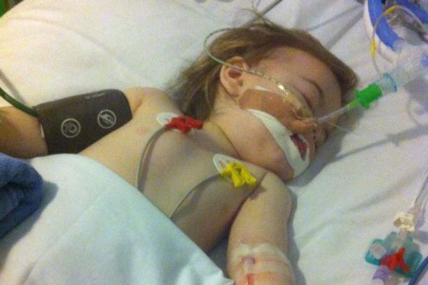 Nuốt nhầm thuốc tẩy rửa một bé gái suýt tử vong