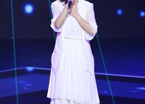 Cô gái Việt gọi điện 