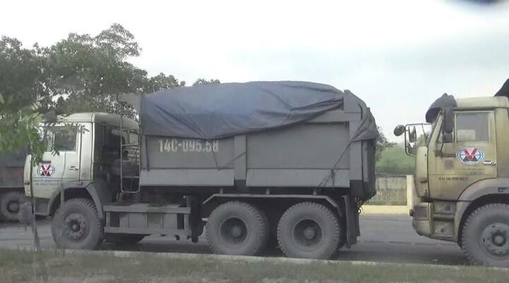 Xe quá tải chở than tuyến Vàng Danh – Uông Bí ‘thách thức’ Chủ tịch Quảng Ninh