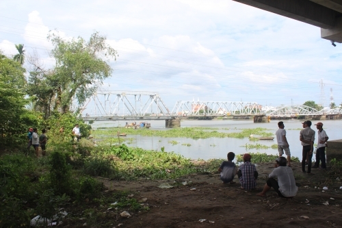 Giật mình phát hiện xác phụ nữ nổi lập lờ trên sông Sài Gòn