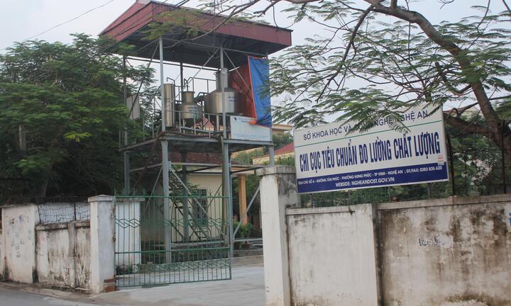 Kinh hoàng nước đóng chai chứa trực khuẩn mủ xanh được “ấn” dấu hợp quy