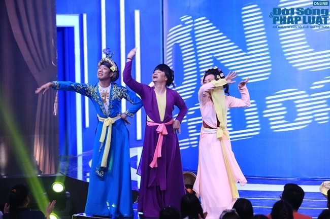 Ơn giời cậu đây rồi tập 3: Dàn trưởng phòng ôm lợn lên sân khấu