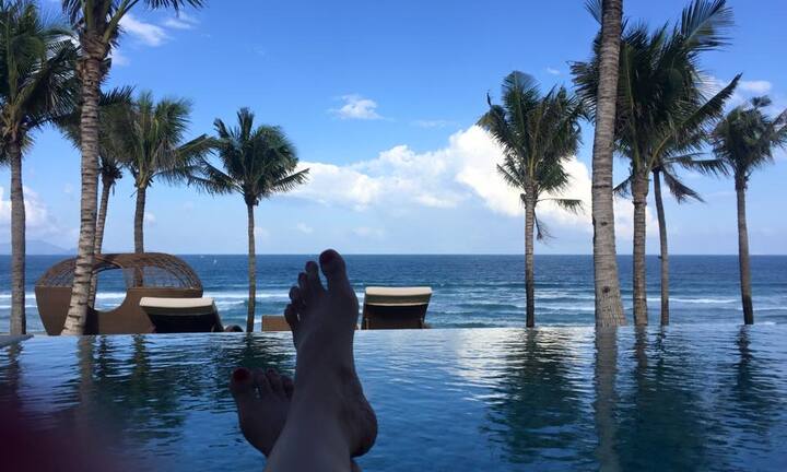 Cận cảnh kỳ nghỉ xa hoa của vợ chồng Thủy Tiên, Công Vinh