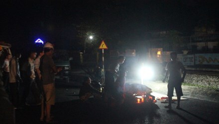 Băng qua đường sắt để đi