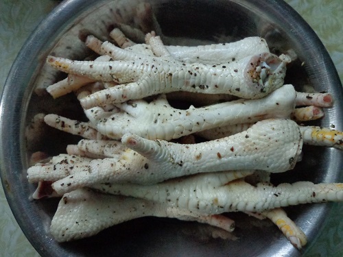 Chân gà om ngũ vị hương thưởng thức là mê